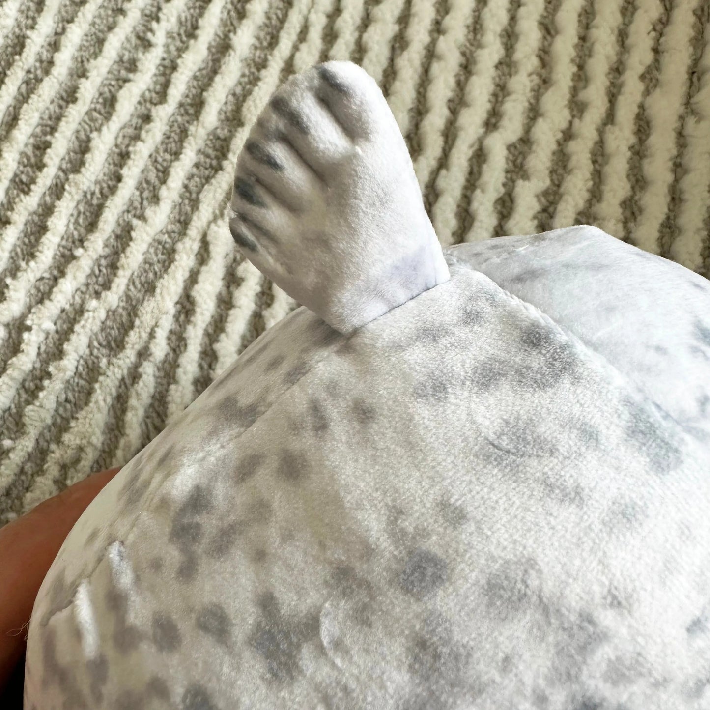 Plushy Seal Pillow β The Ultimate Cuddle Companion for Relaxation